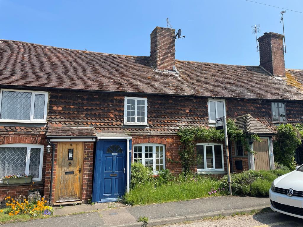 Lot: 51 - PERIOD HOUSE REQUIRING REFURBISHMENT - front view of cottage for refurbishment